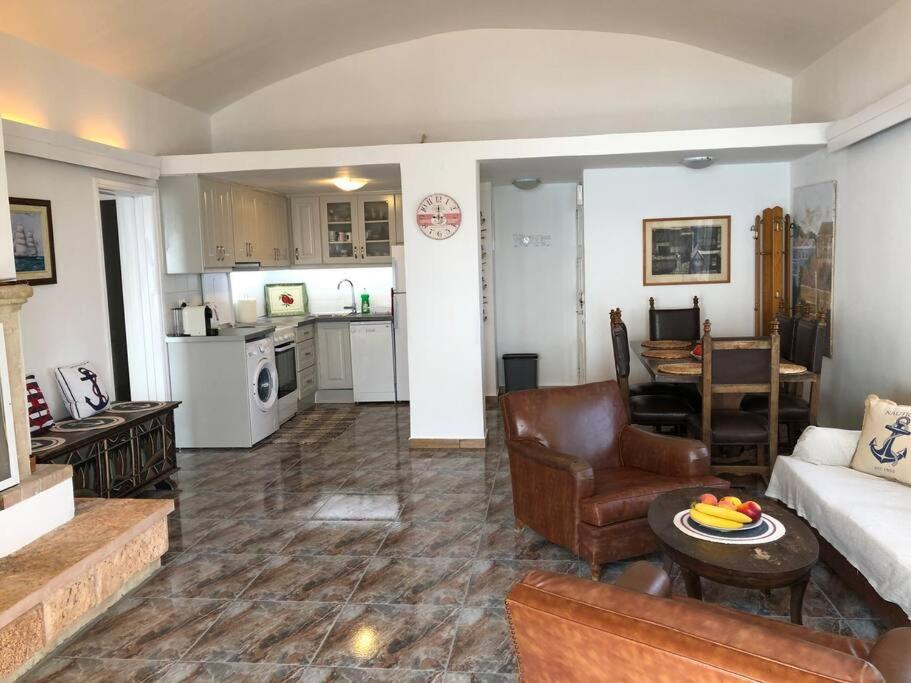 מסונגי Sea View Apartment With Swimning Pool מראה חיצוני תמונה